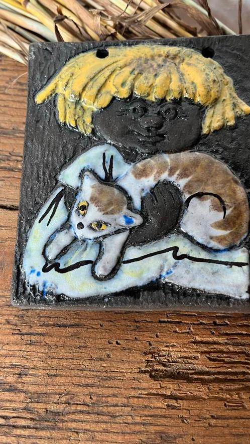 Zweedse Keramiek Tegel Ninnie Jaren 70 Meisje Kat, Antiek en Kunst, Antiek | Wandborden en Tegels, Ophalen of Verzenden