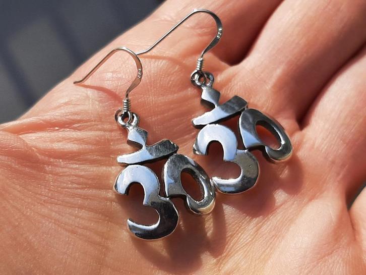 Vanoli - 925 zilveren oorbellen met ohm teken / symbool, Sieraden, Tassen en Uiterlijk, Oorbellen, Nieuw, Hangers, Zilver, Zilver