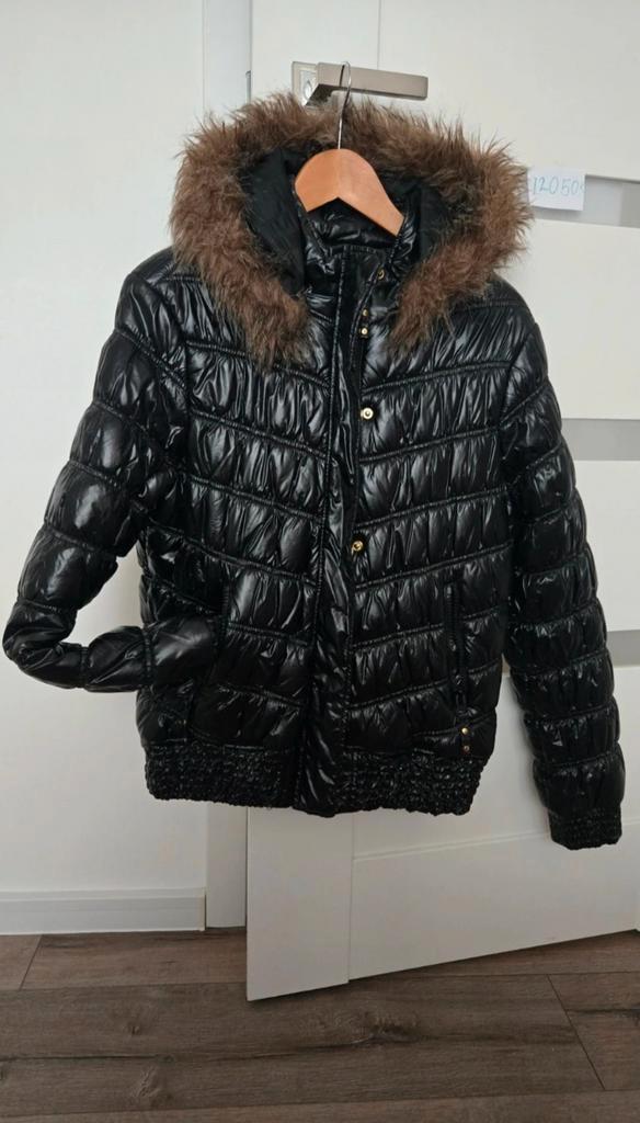 Zwarte gewatteerde jas met bontkraag, Kleding | Dames, Jassen | Winter, Zo goed als nieuw, Maat 42/44 (L), Zwart, Ophalen of Verzenden