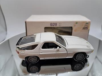 NZG Porsche 928S beschikbaar voor biedingen