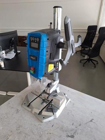 Kolomboormachine with laser  beschikbaar voor biedingen