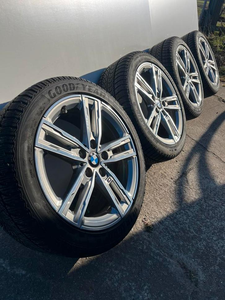 Originele bmw 1 serie M f40 velgen met winterbanden, Auto-onderdelen, Banden en Velgen, Banden en Velgen, Winterbanden, 17 inch