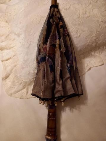 Antiek Victoriaanse Parasol , Zéér Speciaal Jaar 1880 beschikbaar voor biedingen