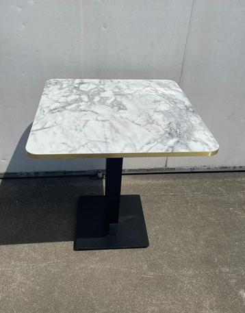 10 stuks Luxe Marmerlook gouden rand horeca Tafels 70x70 cm beschikbaar voor biedingen