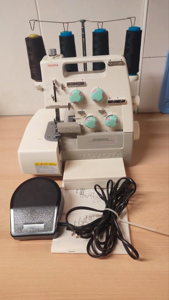 Toyota Lockmachine - Goed Onderhouden, Hobby en Vrije tijd, Naaimachines en Toebehoren, Gebruikt, Lockmachine, Overige merken