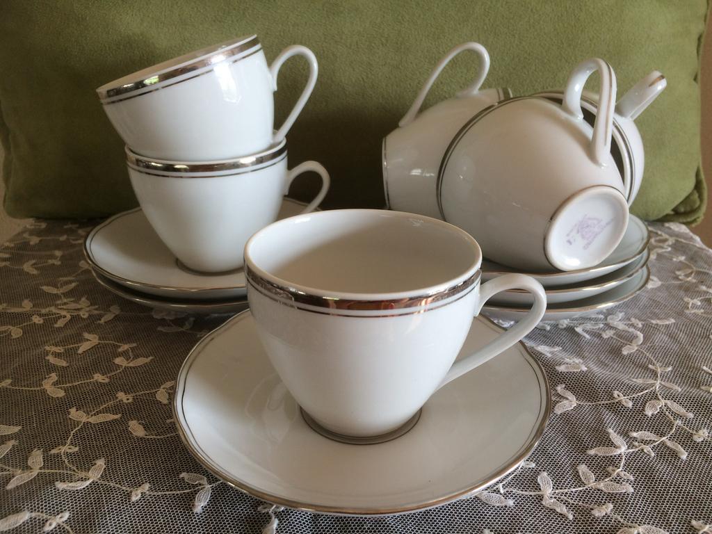 Vintage kop en schotel Bohemia (220418), Huis en Inrichting, Keuken | Servies, Gebruikt, Ophalen of Verzenden, Overige stijlen