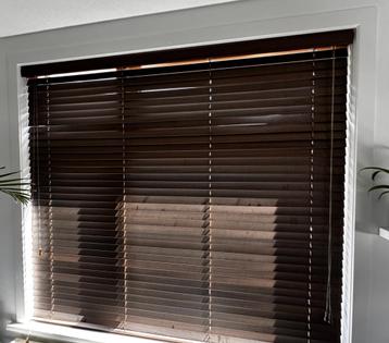 Nette houten jaloezieen bruin 185,8 x 167 lamellen 50 mm beschikbaar voor biedingen