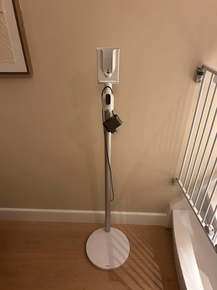 Dyson Stofzuiger Standaard + Oplader, Witgoed en Apparatuur, Stofzuigers, Gebruikt, Stofzuiger, Ophalen