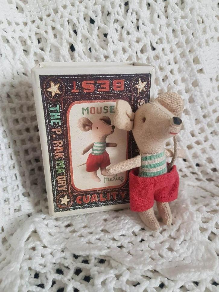 Maileg kleine broer rood - collectors item, Verzamelen, Poppenhuizen en Toebehoren, Nieuw, Popje, Verzenden