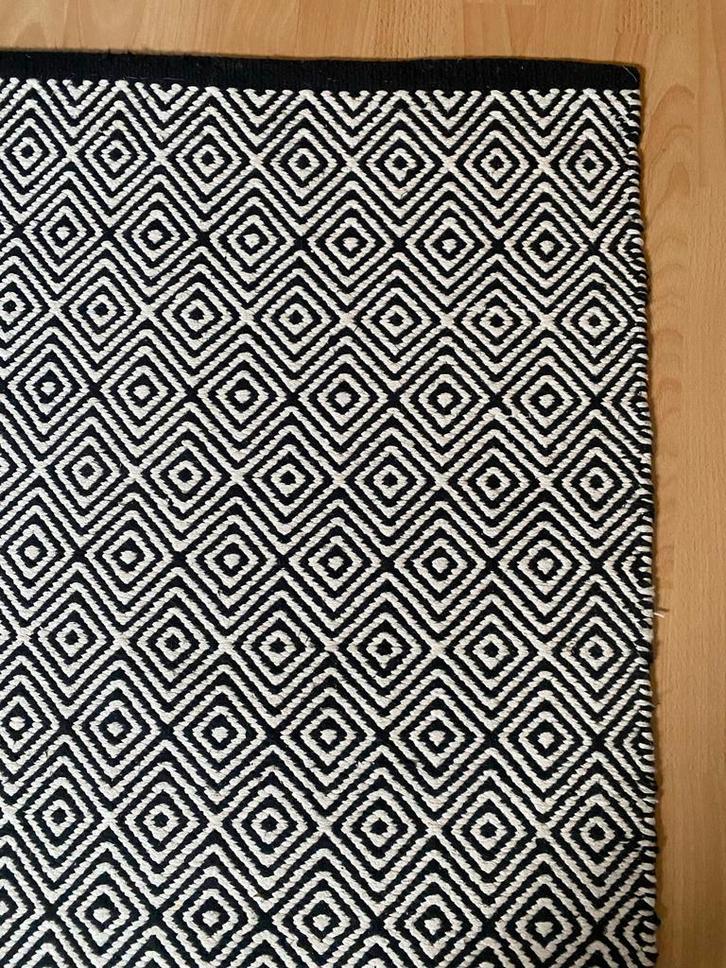 Zwart-wit vloerkleed met geometrisch patroon (2 bij 3 meter), Huis en Inrichting, Stoffering | Tapijten en Kleden, Zo goed als nieuw