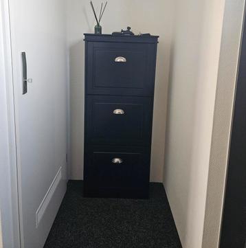 Zwarte schoenenkast met 3 lades beschikbaar voor biedingen