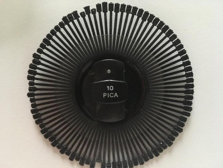 Letterwiel Pica 10NL Brother M8300, Diversen, Typemachines, Zo goed als nieuw, Ophalen of Verzenden