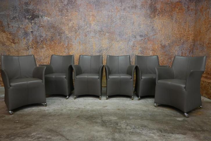 ZGAN! 4 leren Bert Plantagie Amie design stoelen verrijdbaar, Huis en Inrichting, Stoelen, Zo goed als nieuw, Vijf, Zes of meer stoelen