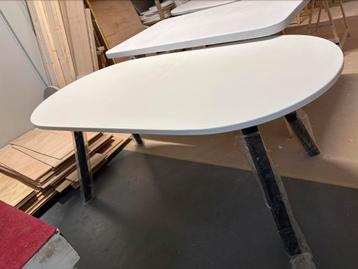 Deens ovale eettafel of bureau beige nieuw beton ciré beschikbaar voor biedingen