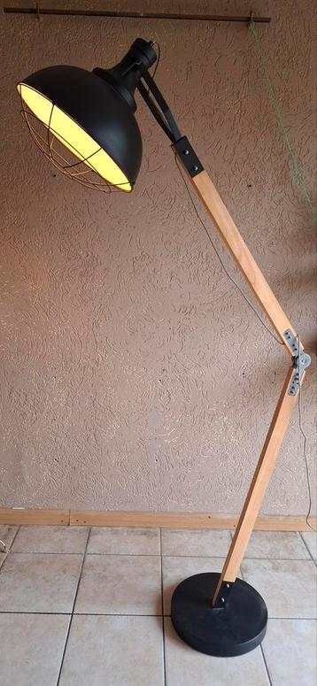 Verstelbare Staande Lamp - Max 185cm beschikbaar voor biedingen