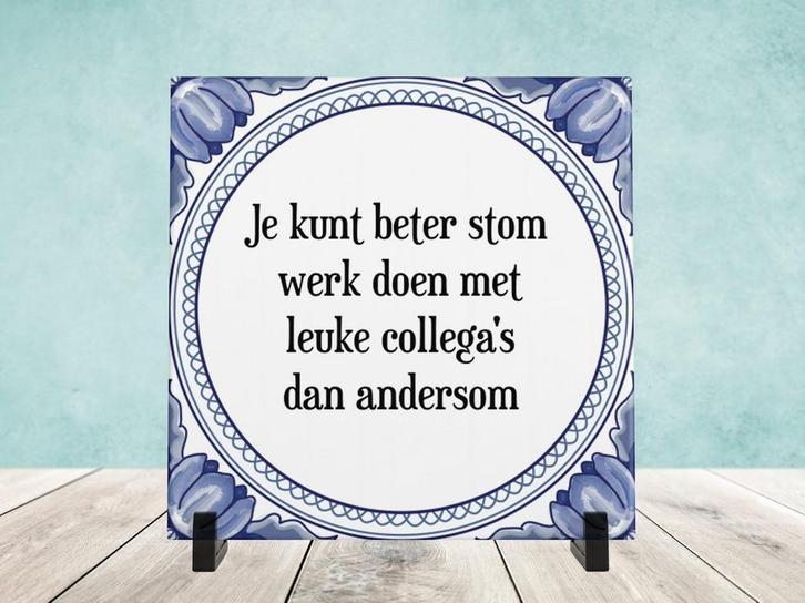 Spreukjestegel “Je kunt beter stom werk doen met…”, Huis en Inrichting, Woonaccessoires | Tekstborden en Spreuken, Nieuw, Ophalen of Verzenden