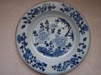 Een Antiek blauw - wit Chinees porseleinen bord., Antiek en Kunst, Ophalen