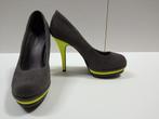 Graceland hakken suède grijs met neon geel/groen maat 38, Kleding | Dames, Schoenen, Ophalen of Verzenden, Zo goed als nieuw, Graceland