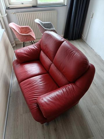 Rood leren bankje 175x140x100 beschikbaar voor biedingen