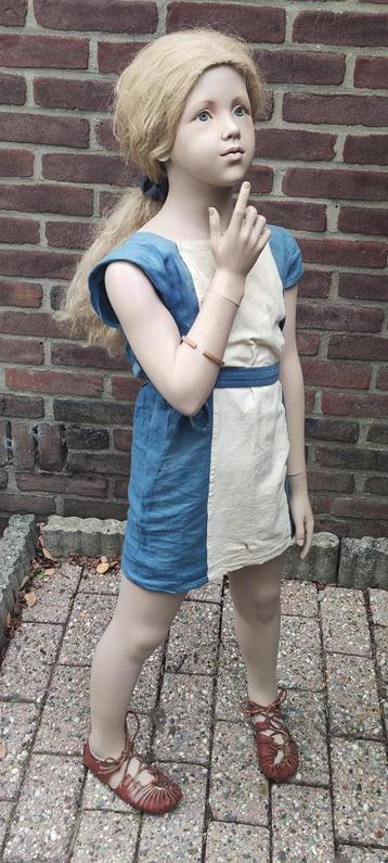 Vintage Hindsgaul meisjes pop beschikbaar voor biedingen