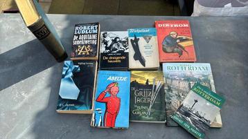 Diverse boeken beschikbaar voor biedingen