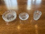 Twee glazen schaaltjes en een lepelvaasje, Antiek en Kunst, Ophalen of Verzenden