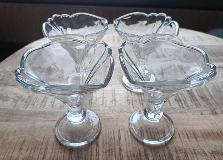 Set van 4 vintage glazen dessert coupes, Antiek en Kunst, Antiek | Glas en Kristal, Ophalen