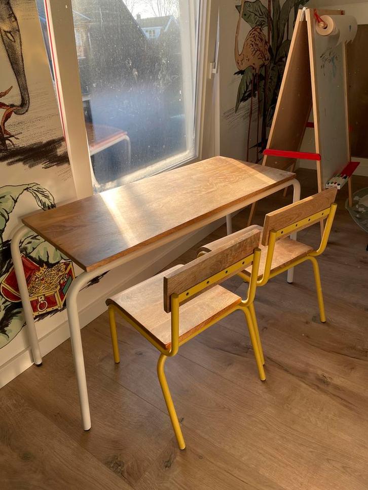 Houten kinder tafel + 2 stoelen kids depot!, Kinderen en Baby's, Kinderkamer | Tafels en Stoelen, Zo goed als nieuw, Tafel(s) en Stoel(en)