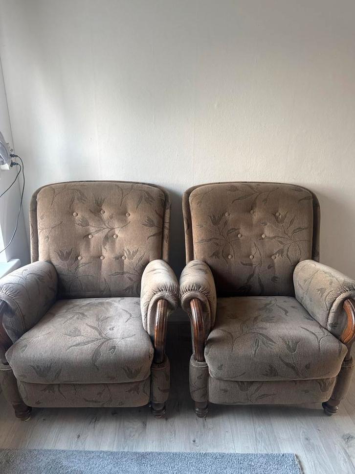 Twee comfortabele fauteuils - Klassiek & Bruin, Huis en Inrichting, Fauteuils, Gebruikt, Hout, 75 tot 100 cm, Ophalen of Verzenden
