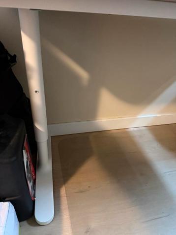 BEKANT Bureau 140x60 - Zo goed als nieuw! - afbeelding 4