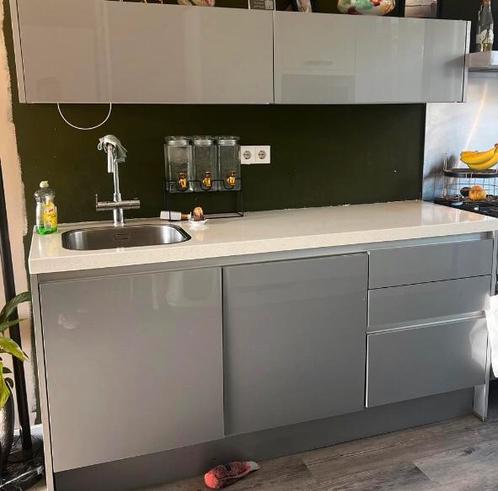 Hoogglans grijs keuken, Huis en Inrichting, Keuken | Complete keukens, Gebruikt, Enkelwandige keuken, Grijs, Composiet, Greeploos