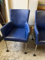 Twee 2 blauwe leren stoelen wieltjes leolux? Montis Charly?, Ophalen, Twee, Blauw, Leer