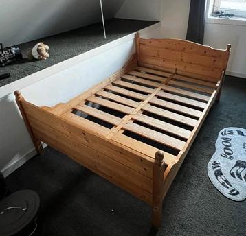 Grenen bed 1,40 x 2,00 m beschikbaar voor biedingen