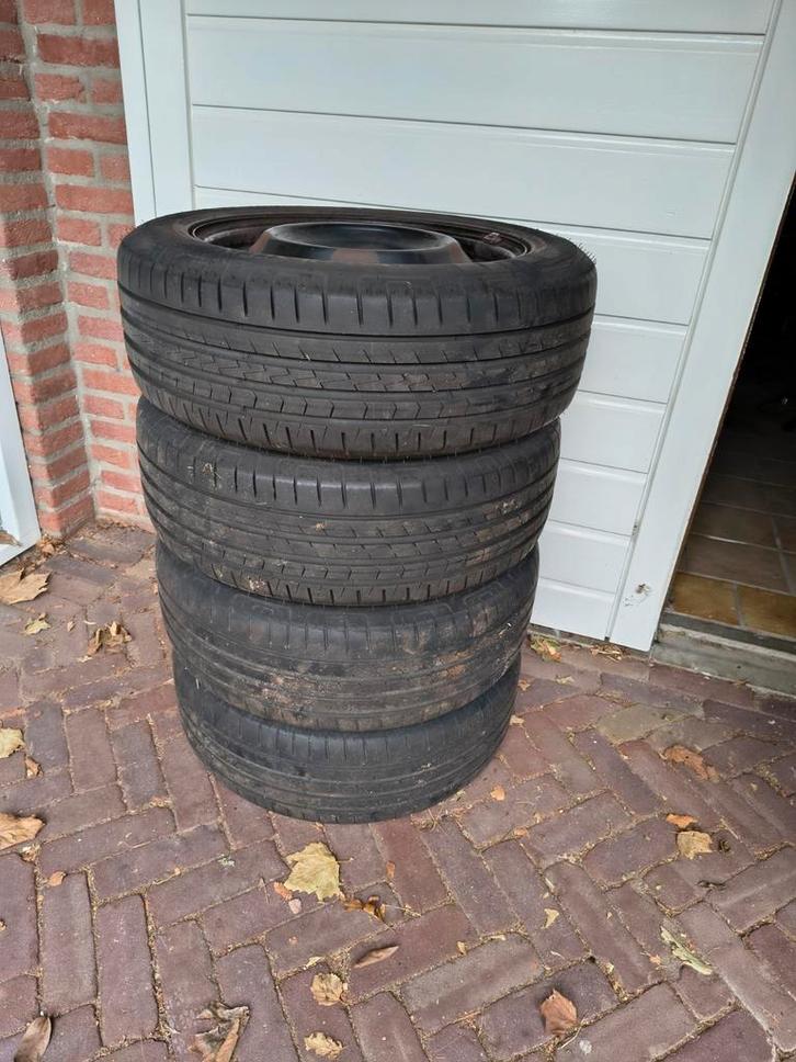 Stalen velgen met banden van Honda Civic 2007, Auto-onderdelen, Banden en Velgen, Banden en Velgen, Winterbanden, 16 inch, 205 mm