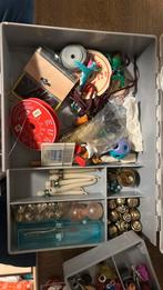 Kist met heel veel knutselspullen, Hobby en Vrije tijd, Knutselen, Ophalen of Verzenden, Zo goed als nieuw, Materiaal