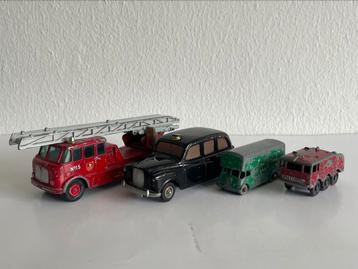 4 schaalmodellen oa London Taxi, Firetruck vintage beschikbaar voor biedingen