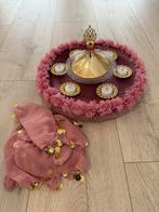 Kina tepsi/tepsisi & 12x halay mendil roze/goud, Hobby en Vrije tijd, Feestartikelen, Ophalen, Zo goed als nieuw