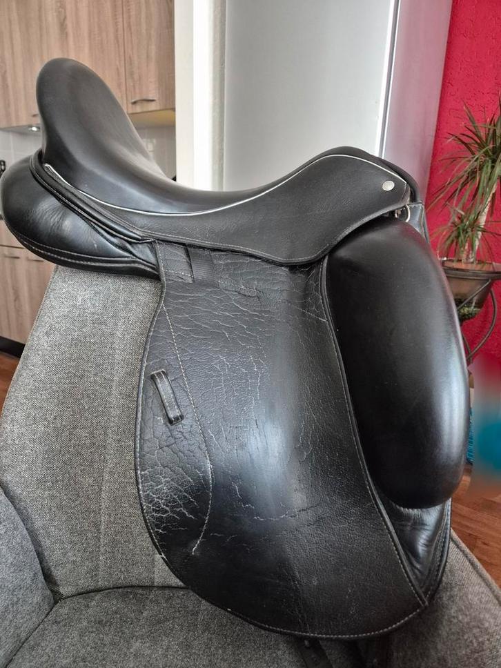 Dressuurzadel Custom Icon Flight 17,5 inch, Dieren en Toebehoren, Paarden en Pony's | Zadels, Zo goed als nieuw, Dressuur, Ophalen of Verzenden