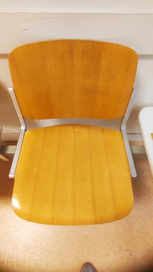 Stoelen met boeken tafel voor wachtkamer of gang, Huis en Inrichting, Stoelen, Gebruikt, Twee, Ophalen of Verzenden