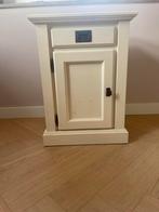 Massief houten nachtkastje met koperen beslar/ white wash, Ophalen, Gebruikt, 55 tot 70 cm, 45 tot 65 cm