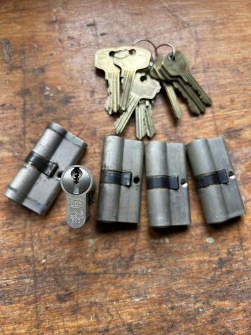 DOM Plura 30/30mm – SKG 2 – 5 gelijksluitende cilinders beschikbaar voor biedingen