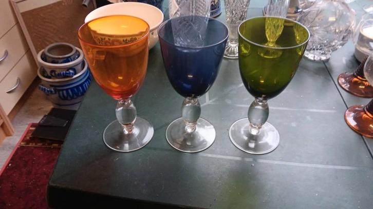 3 gekleurde wijnglazen, Antiek en Kunst, Antiek | Glas en Kristal, Ophalen