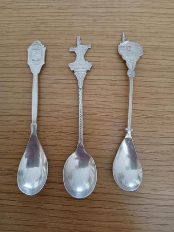 3 zwaar verzilverde lepeltjes beschikbaar voor biedingen