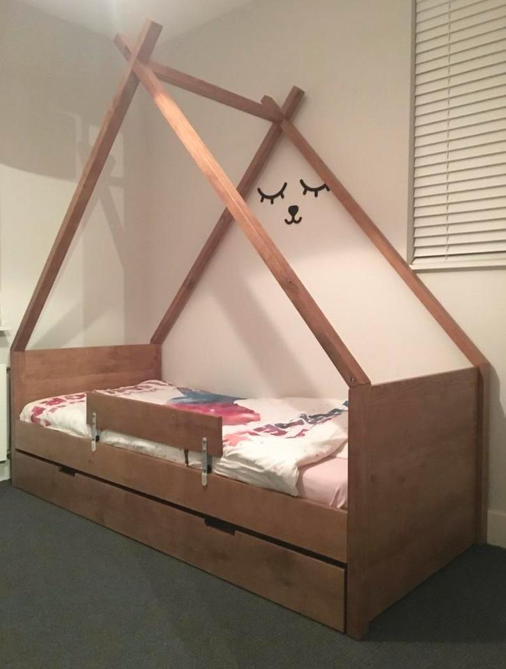 Tipi Bedhuisje 90x200 met Logeerbed (kinderbed eikenhout), Kinderen en Baby's, Kinderkamer | Bedden, Gebruikt, 180 cm of meer