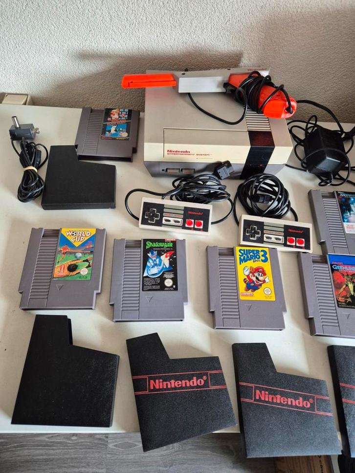 Mega grote  nes action set met veel games  en koffer, Spelcomputers en Games, Spelcomputers | Nintendo NES, Zo goed als nieuw