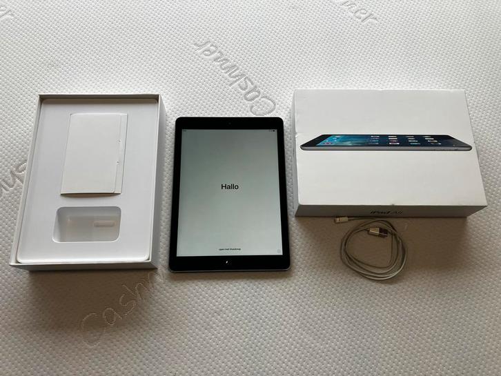 Nieuwstaat: Ipad 2017 en Ipad Air, Computers en Software, Apple iPads, Zo goed als nieuw, Apple iPad, Wi-Fi, 10 inch, 32 GB, Grijs