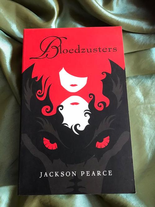 Bloedzusters Jackson Pearce, Boeken, Fantasy, Zo goed als nieuw, Ophalen of Verzenden