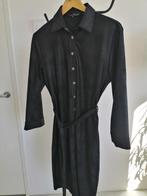 Zwarte doorknoop jurk. Leatherlook., Kleding | Dames, Jurken, Zwart, Ophalen of Verzenden, Zo goed als nieuw, Knielengte