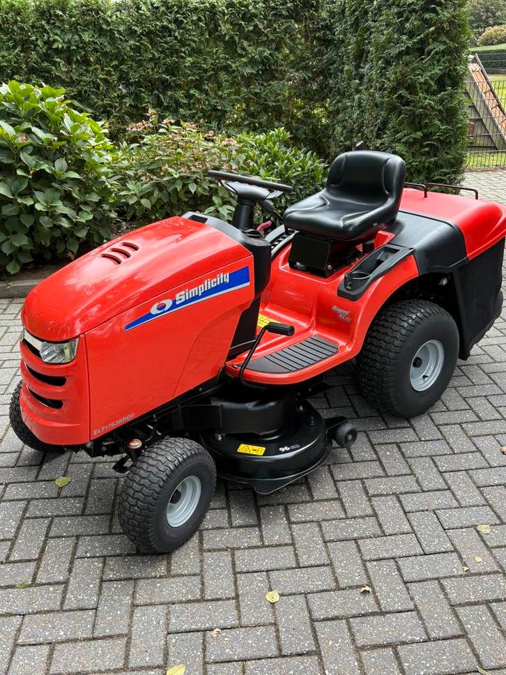 Simplicity zitmaaier hydrostaat 17.5 pk zeer weinig gebruikt, Tuin en Terras, Zitmaaiers, Zo goed als nieuw, 90 tot 120 cm, Opvangbak