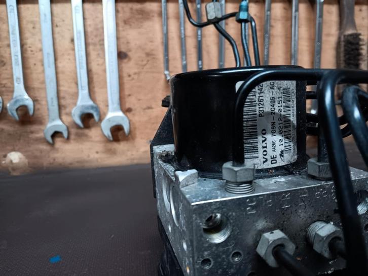 Volvo v70 2008 abs regelunit met module 31261142, Auto-onderdelen, Remmen en Aandrijving, Volvo, Gebruikt, Ophalen